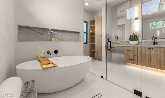 204 Luxaire Court, Las Vegas, NV 89144