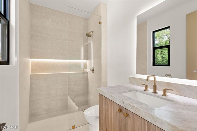 204 Luxaire Court, Las Vegas, NV 89144