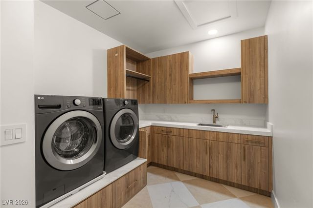 204 Luxaire Court, Las Vegas, NV 89144