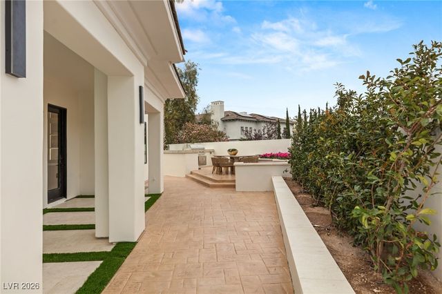 204 Luxaire Court, Las Vegas, NV 89144