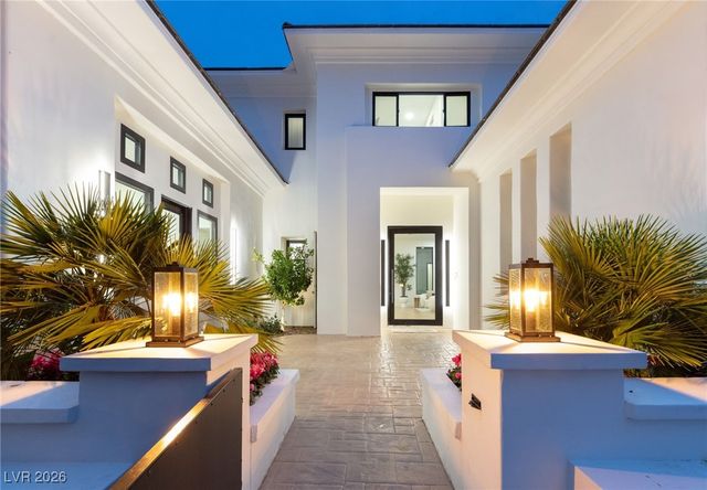 204 Luxaire Court, Las Vegas, NV 89144