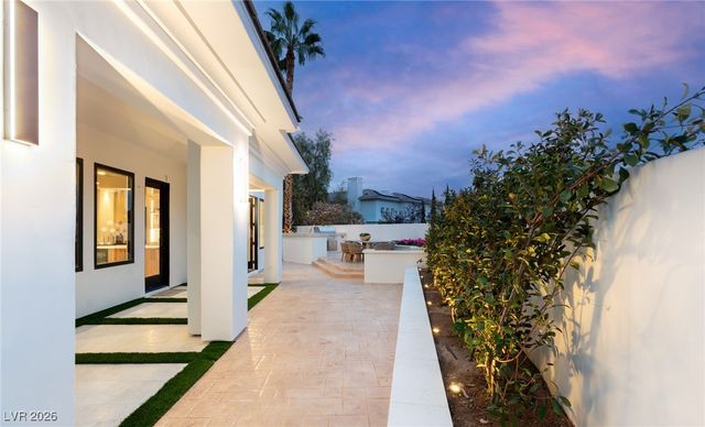 204 Luxaire Court, Las Vegas, NV 89144