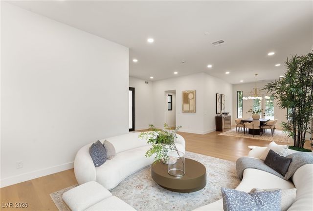 204 Luxaire Court, Las Vegas, NV 89144