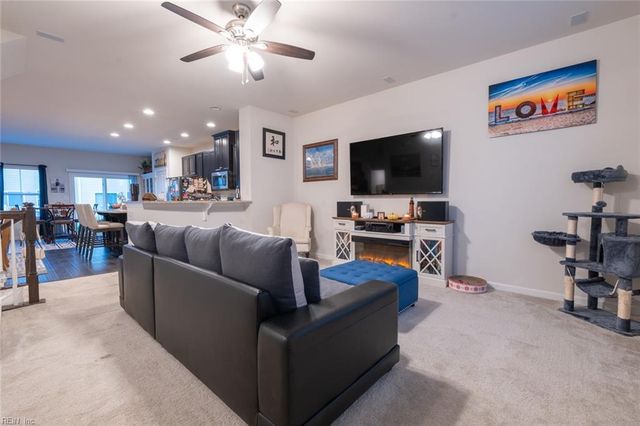 605 Brickell CHSE, Chesapeake, VA 23324