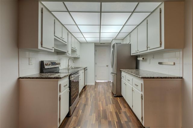 305 30TH AVENUE W A208, Bradenton, FL 34205