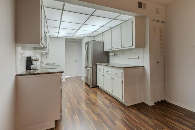 305 30TH AVENUE W A208, Bradenton, FL 34205