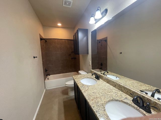 758 SAENGERHALLE RD, New Braunfels, TX 78130