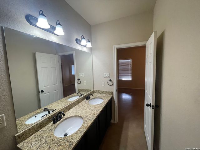 758 SAENGERHALLE RD, New Braunfels, TX 78130