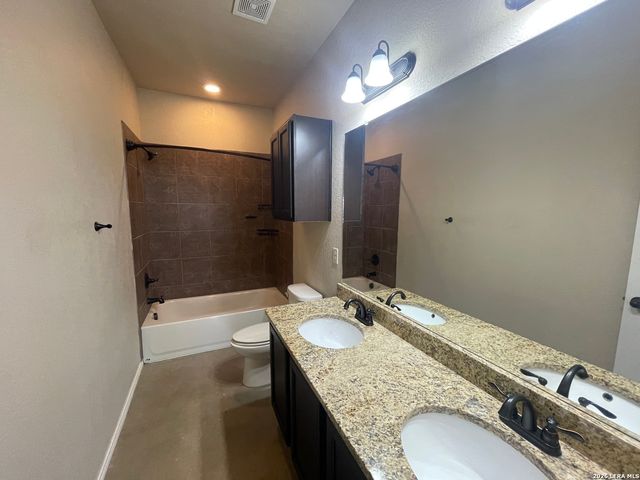 758 SAENGERHALLE RD, New Braunfels, TX 78130