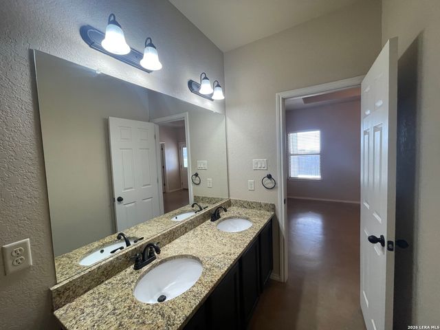 758 SAENGERHALLE RD, New Braunfels, TX 78130
