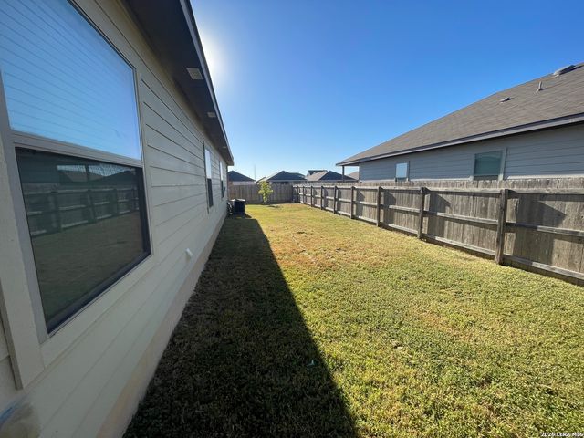 758 SAENGERHALLE RD, New Braunfels, TX 78130