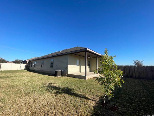 758 SAENGERHALLE RD, New Braunfels, TX 78130