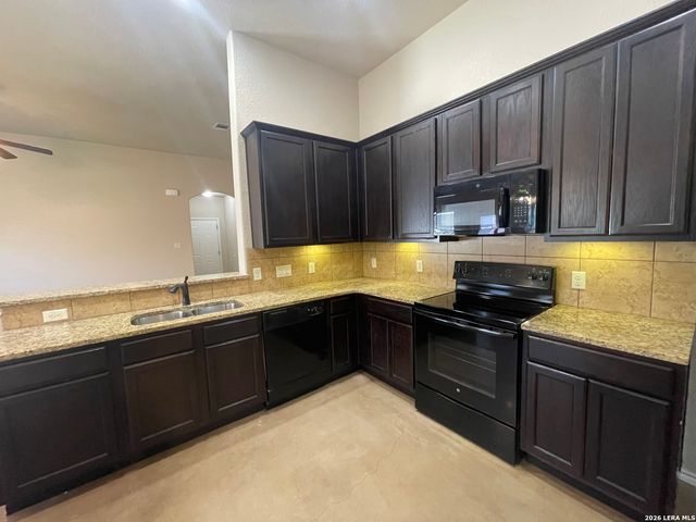 758 SAENGERHALLE RD, New Braunfels, TX 78130