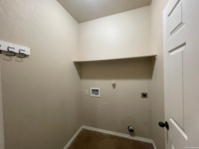 758 SAENGERHALLE RD, New Braunfels, TX 78130