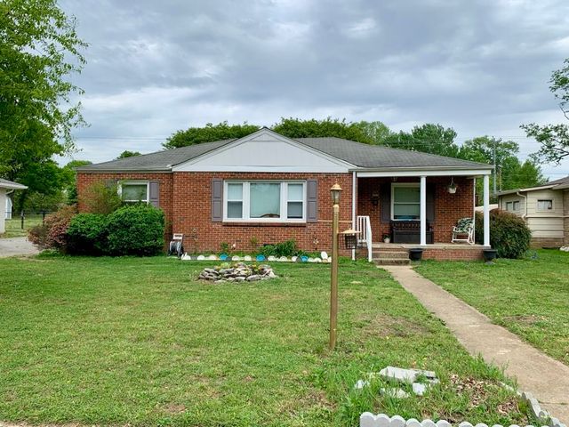 917 3rd Ave, Fayetteville, TN 37334