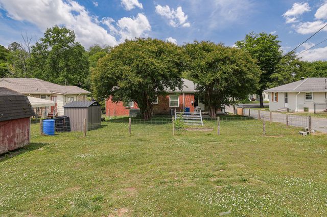 917 3rd Ave, Fayetteville, TN 37334
