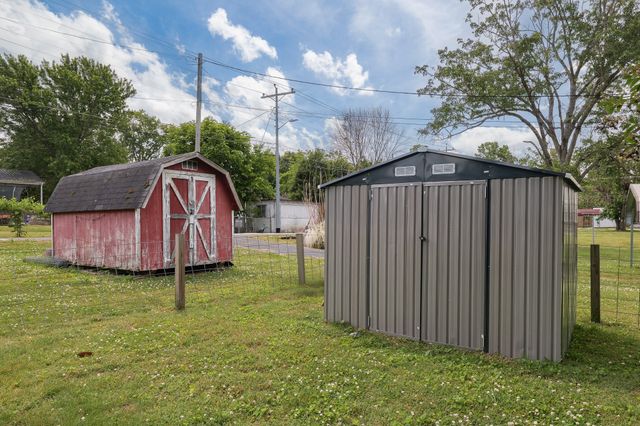 917 3rd Ave, Fayetteville, TN 37334