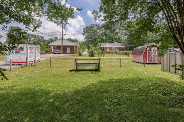 917 3rd Ave, Fayetteville, TN 37334