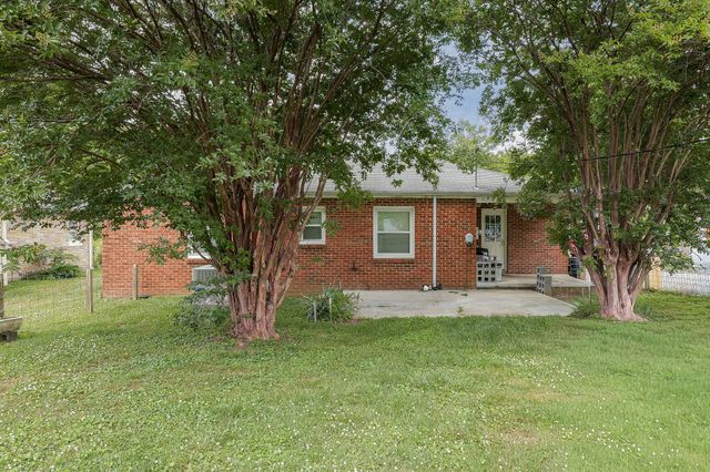 917 3rd Ave, Fayetteville, TN 37334