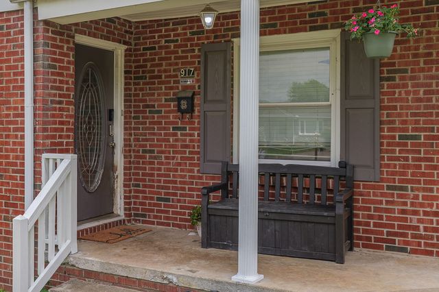 917 3rd Ave, Fayetteville, TN 37334