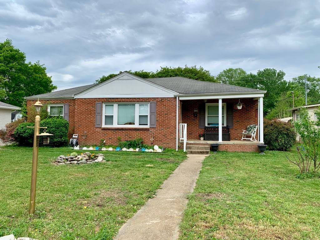 917 3rd Ave, Fayetteville, TN 37334