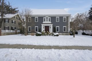 10 Sheffield West, Winchester, MA 01890