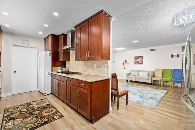 9224,9226 Gothic Avenue, North Hills, CA 91343