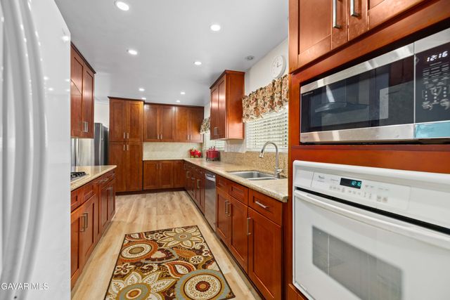 9224,9226 Gothic Avenue, North Hills, CA 91343