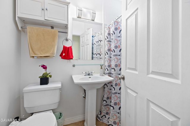 9224,9226 Gothic Avenue, North Hills, CA 91343