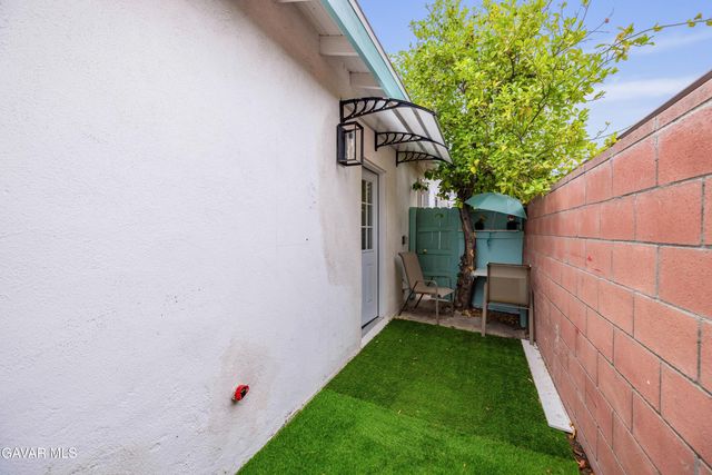 9224,9226 Gothic Avenue, North Hills, CA 91343