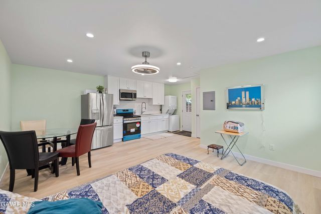 9224,9226 Gothic Avenue, North Hills, CA 91343