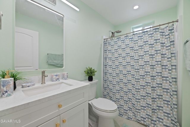 9224,9226 Gothic Avenue, North Hills, CA 91343