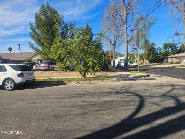 9224,9226 Gothic Avenue, North Hills, CA 91343