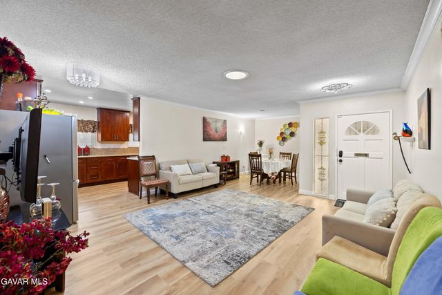 9224,9226 Gothic Avenue, North Hills, CA 91343