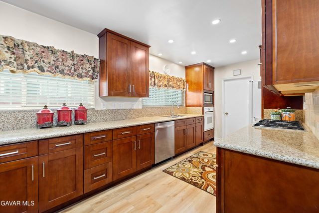 9224,9226 Gothic Avenue, North Hills, CA 91343