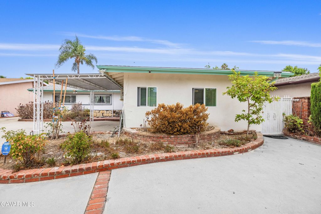 9224,9226 Gothic Avenue, North Hills, CA 91343