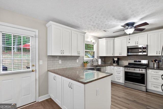 85 Elmwood Drive, Sharpsburg, GA 30277