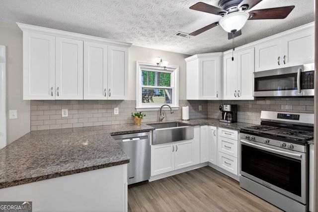85 Elmwood Drive, Sharpsburg, GA 30277
