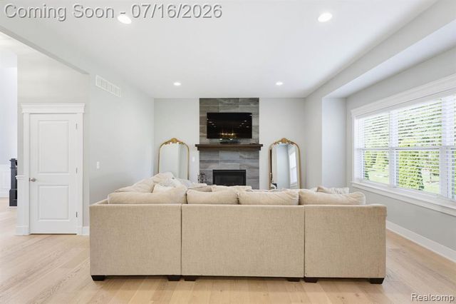 50226 Kapalua Drive, Macomb, MI 48042