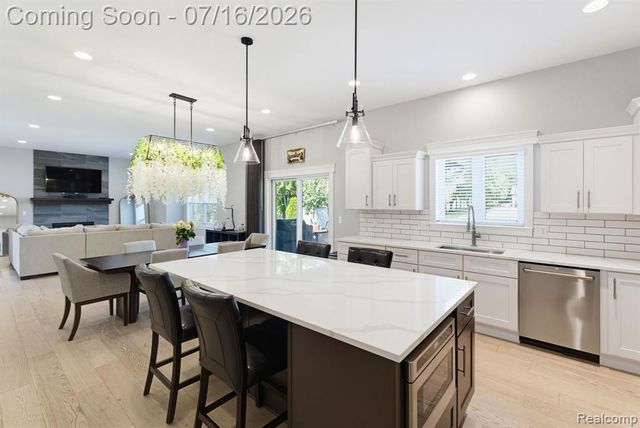 50226 Kapalua Drive, Macomb, MI 48042