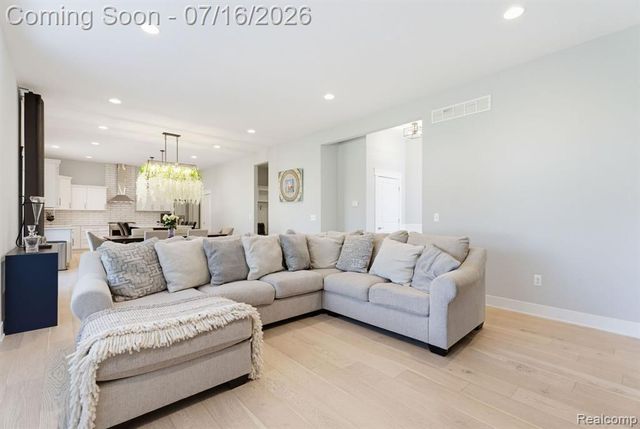 50226 Kapalua Drive, Macomb, MI 48042