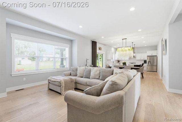 50226 Kapalua Drive, Macomb, MI 48042