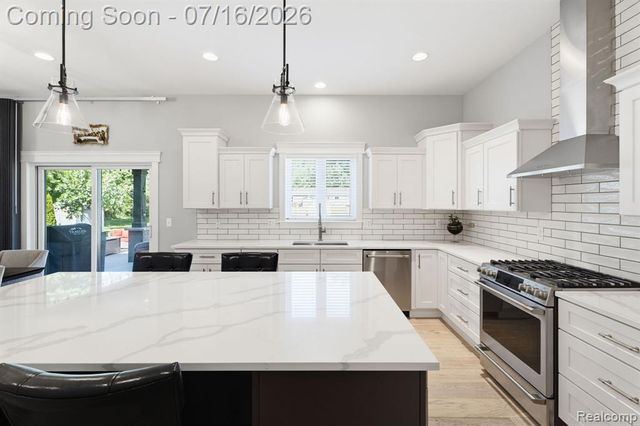 50226 Kapalua Drive, Macomb, MI 48042