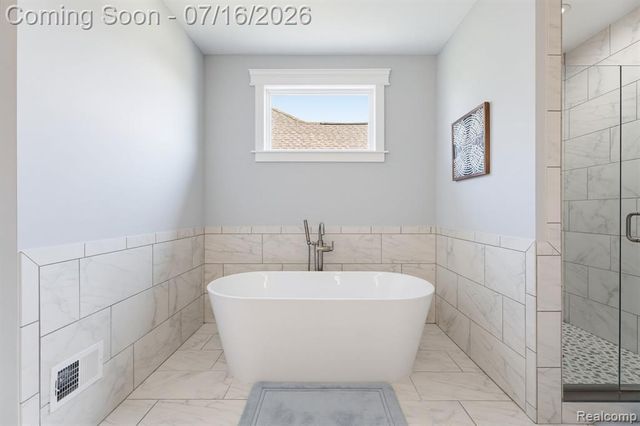 50226 Kapalua Drive, Macomb, MI 48042
