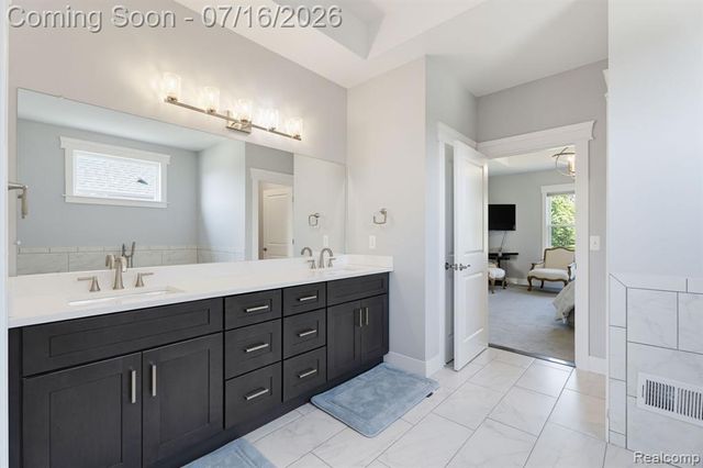 50226 Kapalua Drive, Macomb, MI 48042