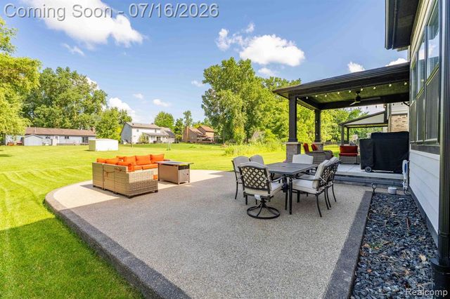 50226 Kapalua Drive, Macomb, MI 48042