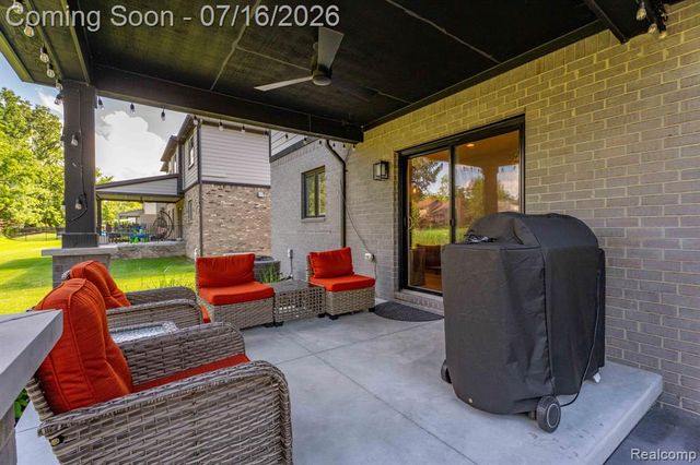 50226 Kapalua Drive, Macomb, MI 48042