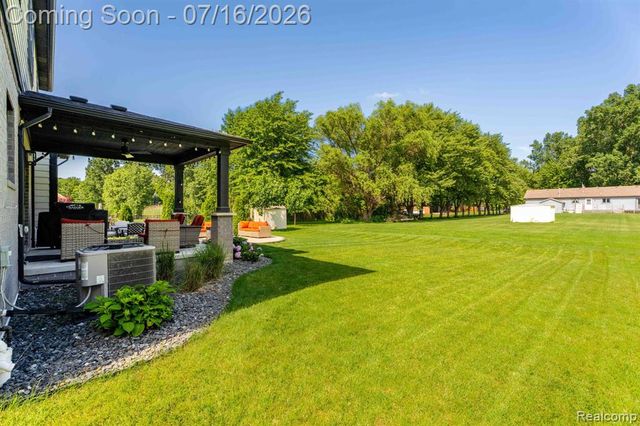 50226 Kapalua Drive, Macomb, MI 48042