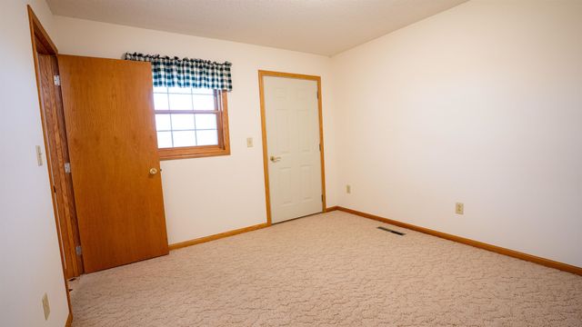 105 Buds Ave Avenue, Yankton, SD 57078