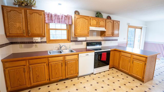 105 Buds Ave Avenue, Yankton, SD 57078